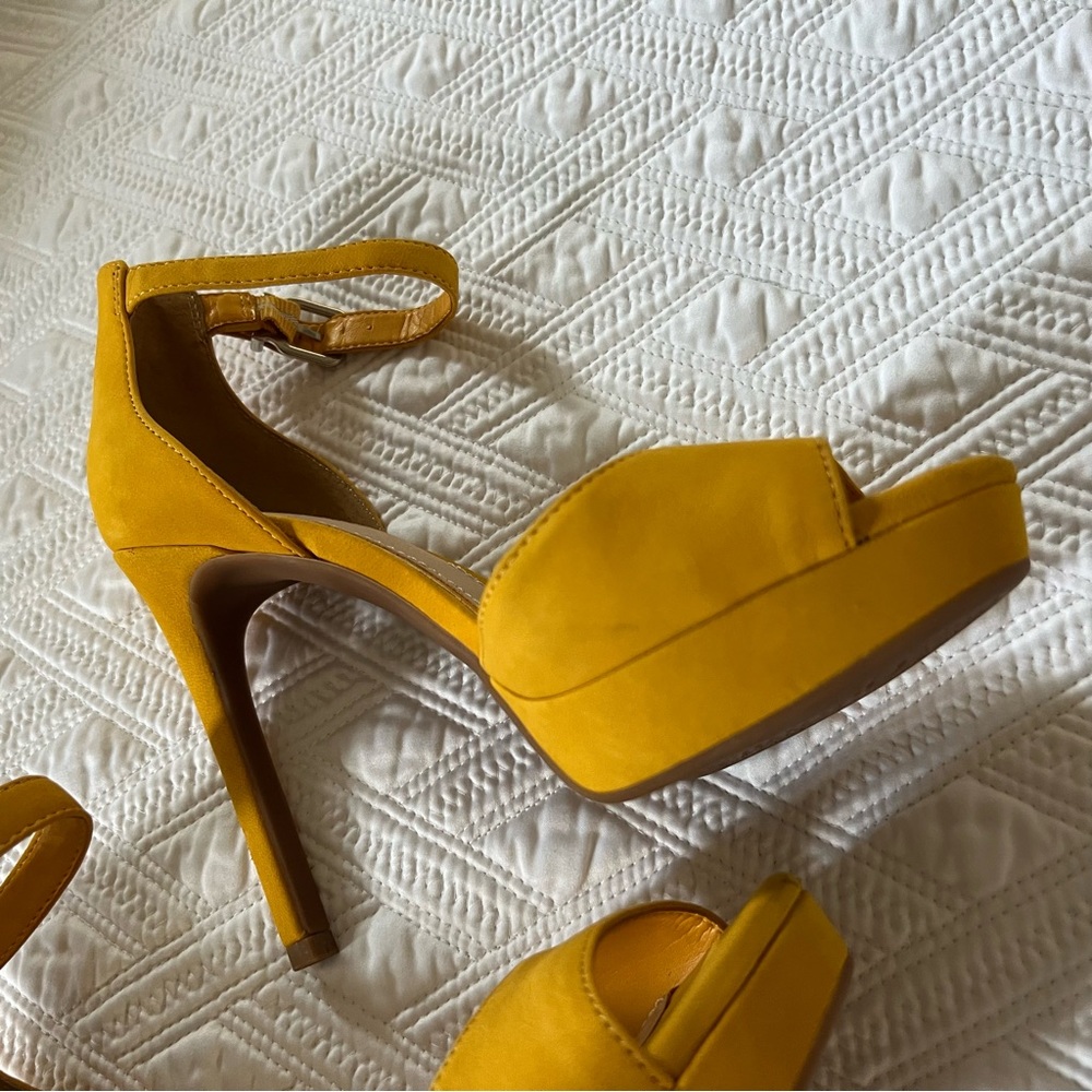 Never used. GIANNI BINI AUSTINNE SUEDE PLATFORM DRESS SANDALS - Picture 7 of 12